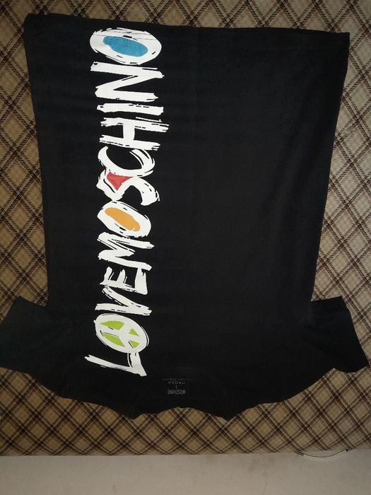 vând tricou moschino