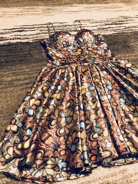 Rochie bej cu flori colorate