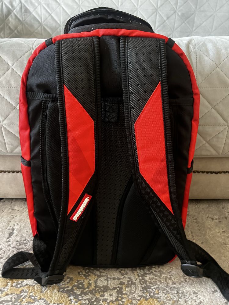 Vând rucsac Sprayground