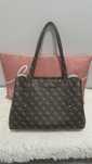 Продавам Маркова чанта на Guess