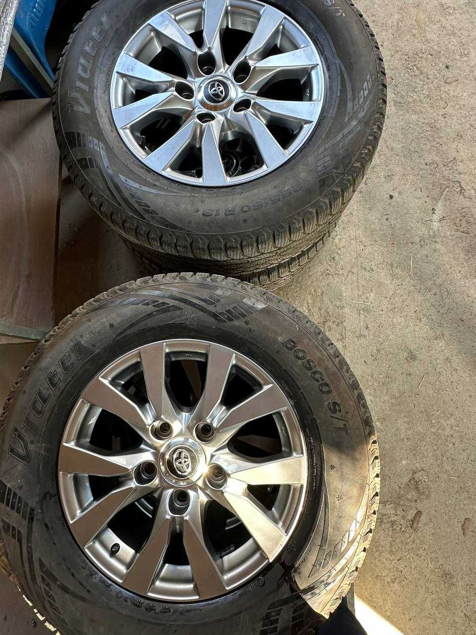 Оригинальные литые диски R18 Toyota Land Cruiser 200
