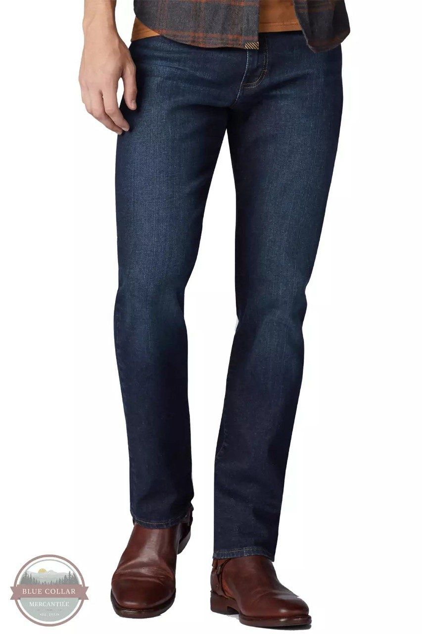 Джинсы Lee extreme motion regular fit.