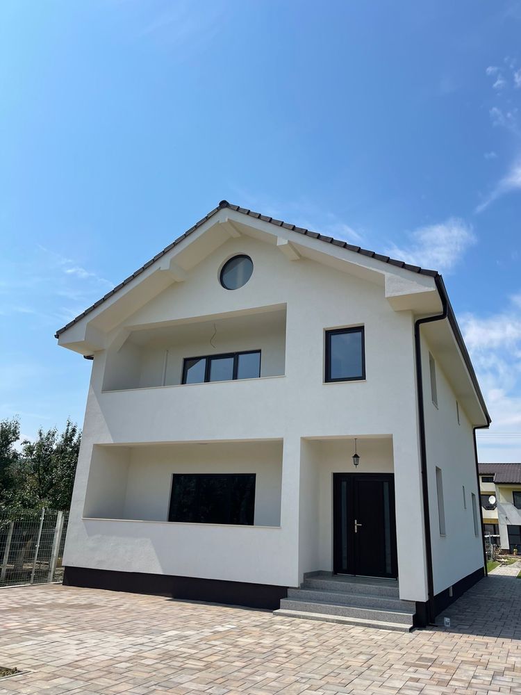 Închiriez pe termen lung apartament nou, la casă, 100 mp