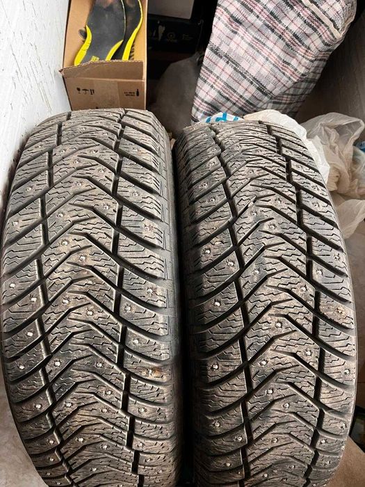 Шины 215/60 R16 - "Yokohama ice Guard IG65", шипованные.