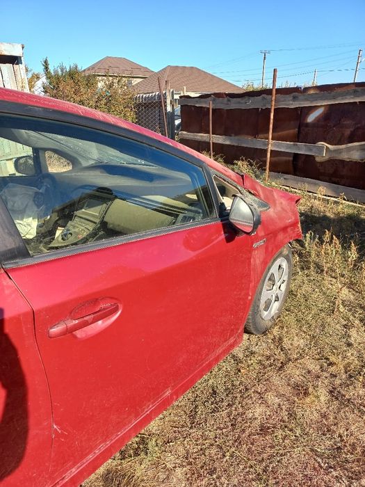 Тойота приус 2012 год