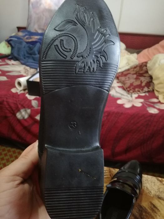 Vand pantofi noi