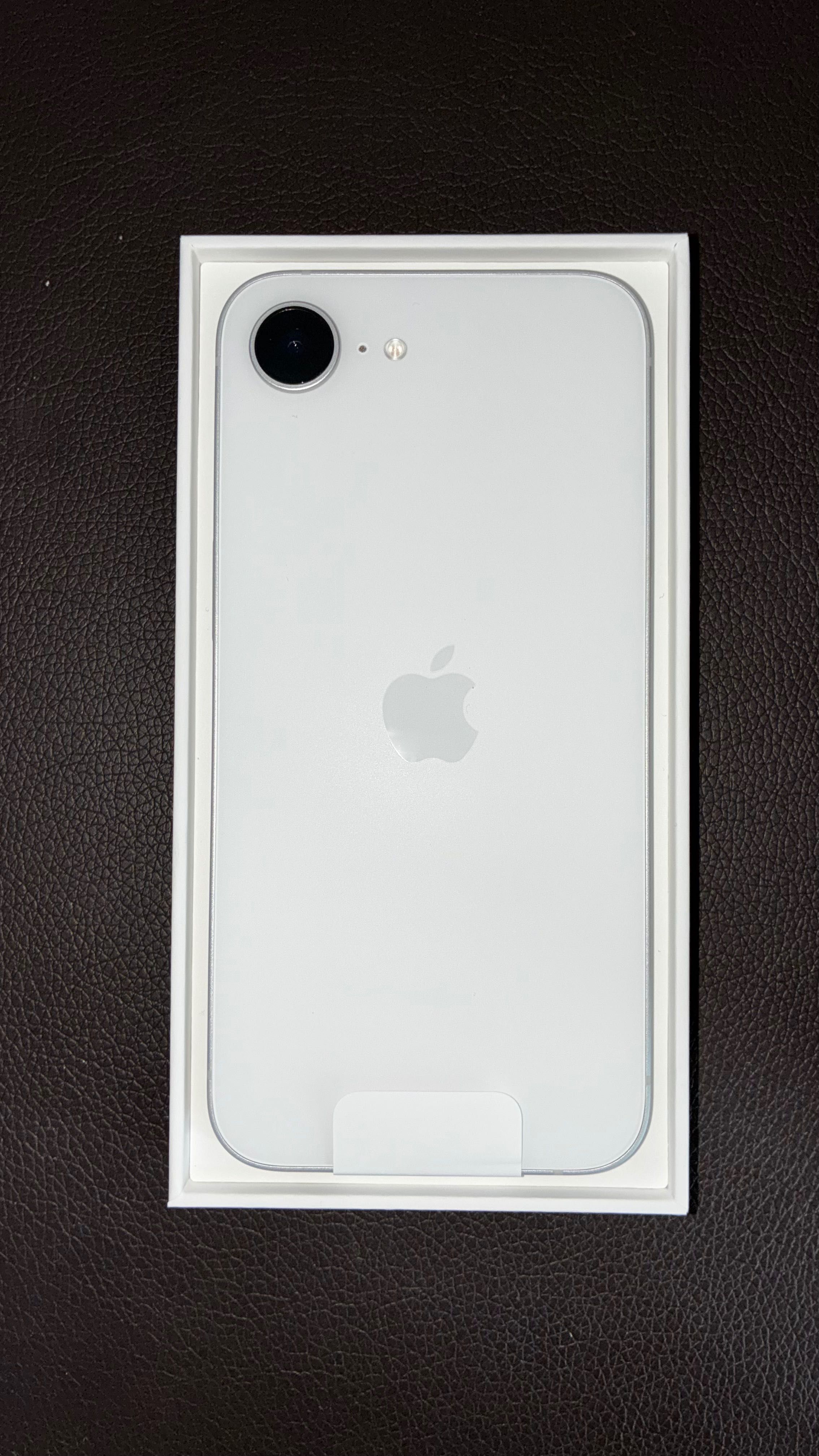 iPhone 16e 128GB (чисто нов не ползван)