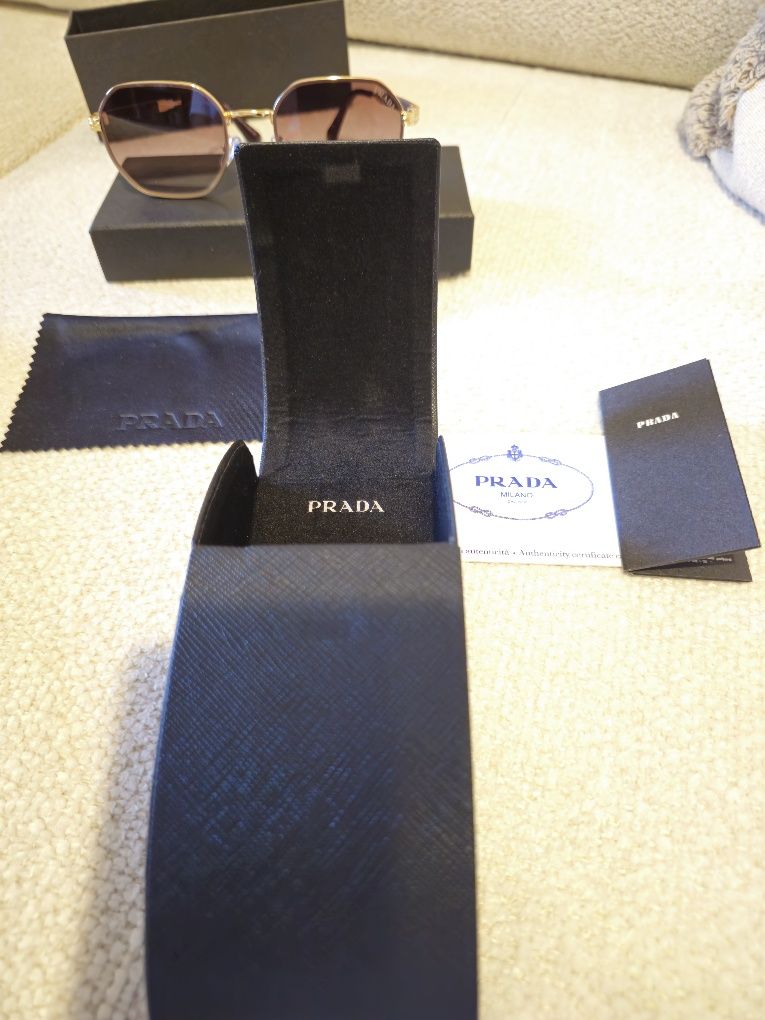 Слънчеви очила Prada