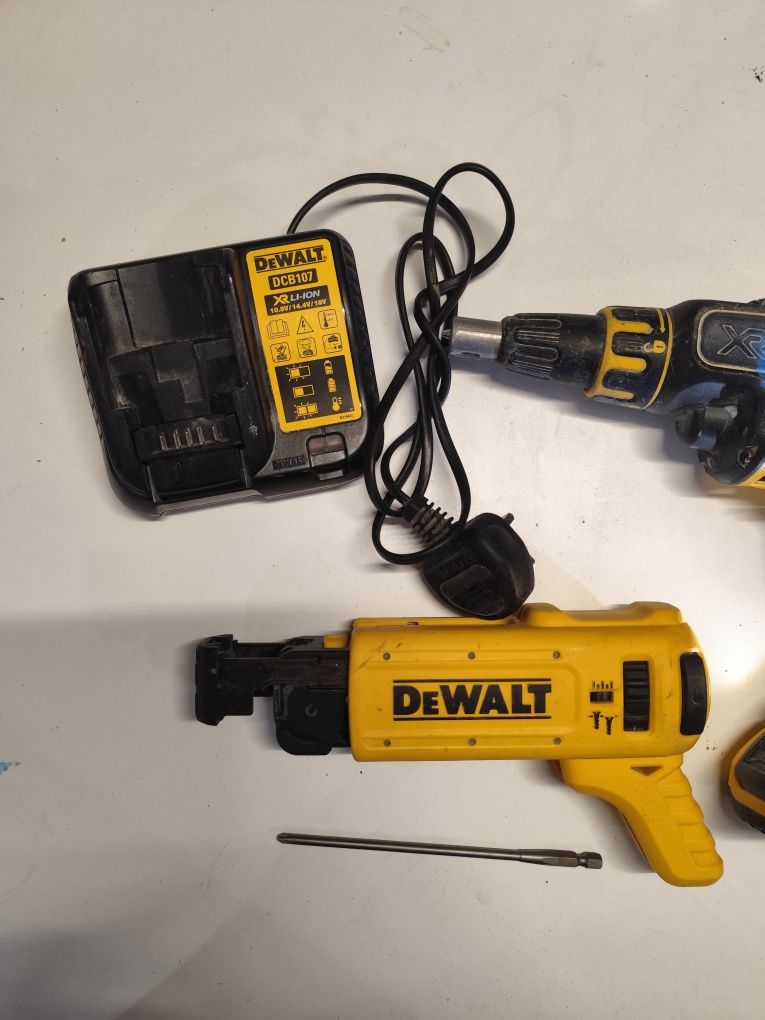 Безчетков акумулаторен винтоверт за гипсокартон Девалт DeWalt DCF620