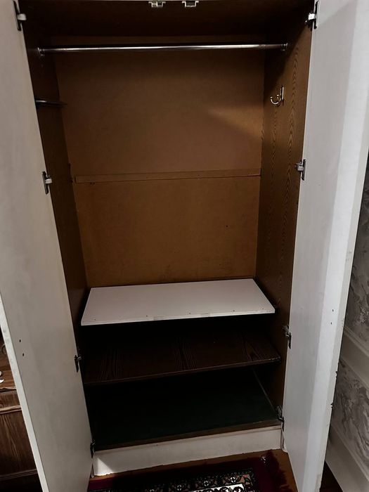 Shkaf sotiladi arzon narxda