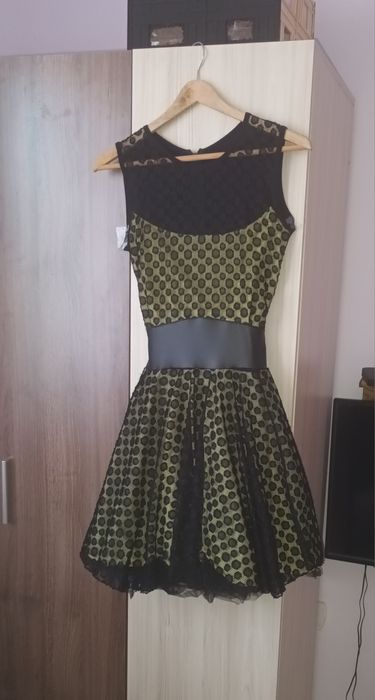 Дамска рокля.Отговаря на S/M размер. Цена-15 лв.