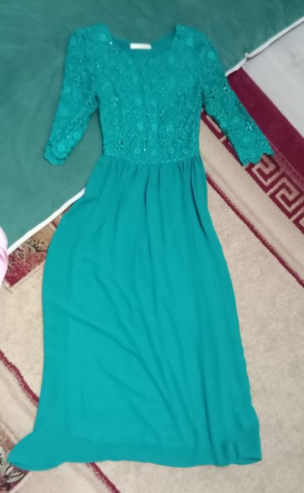 Платья зеленые 46. р