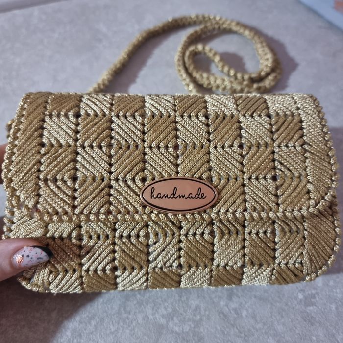 Ръчно шити златни чанти