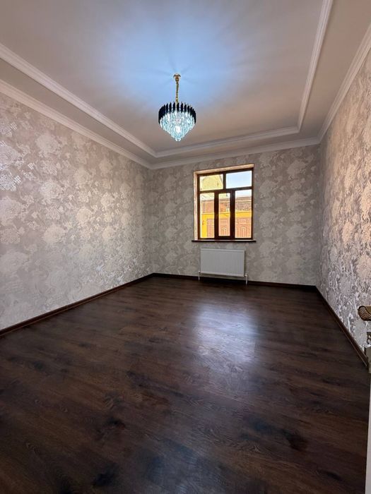 Уч кахрамон. Ховли сотилади 3 сотик 5 хона.