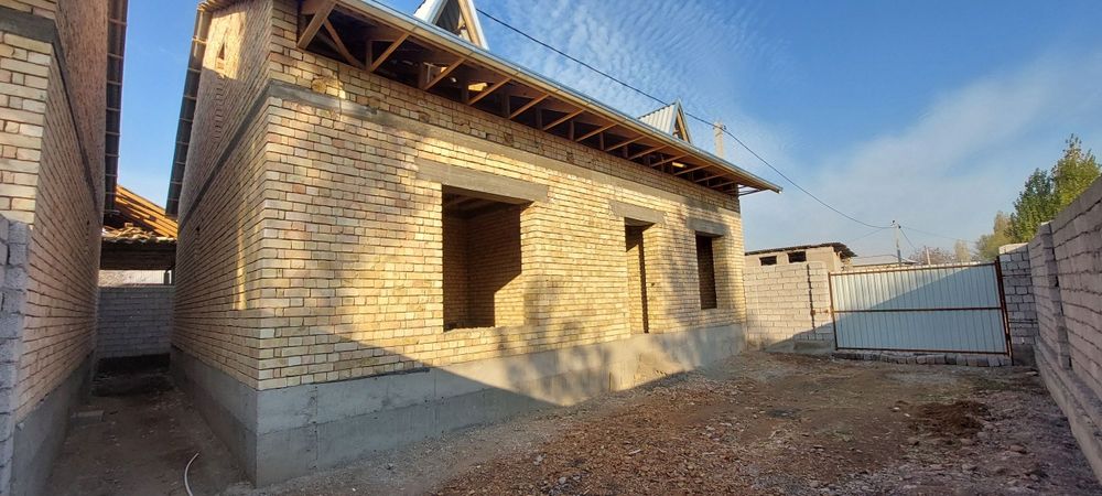 Срочно квартира нархида 2 та янги курилган уйлар сотилади