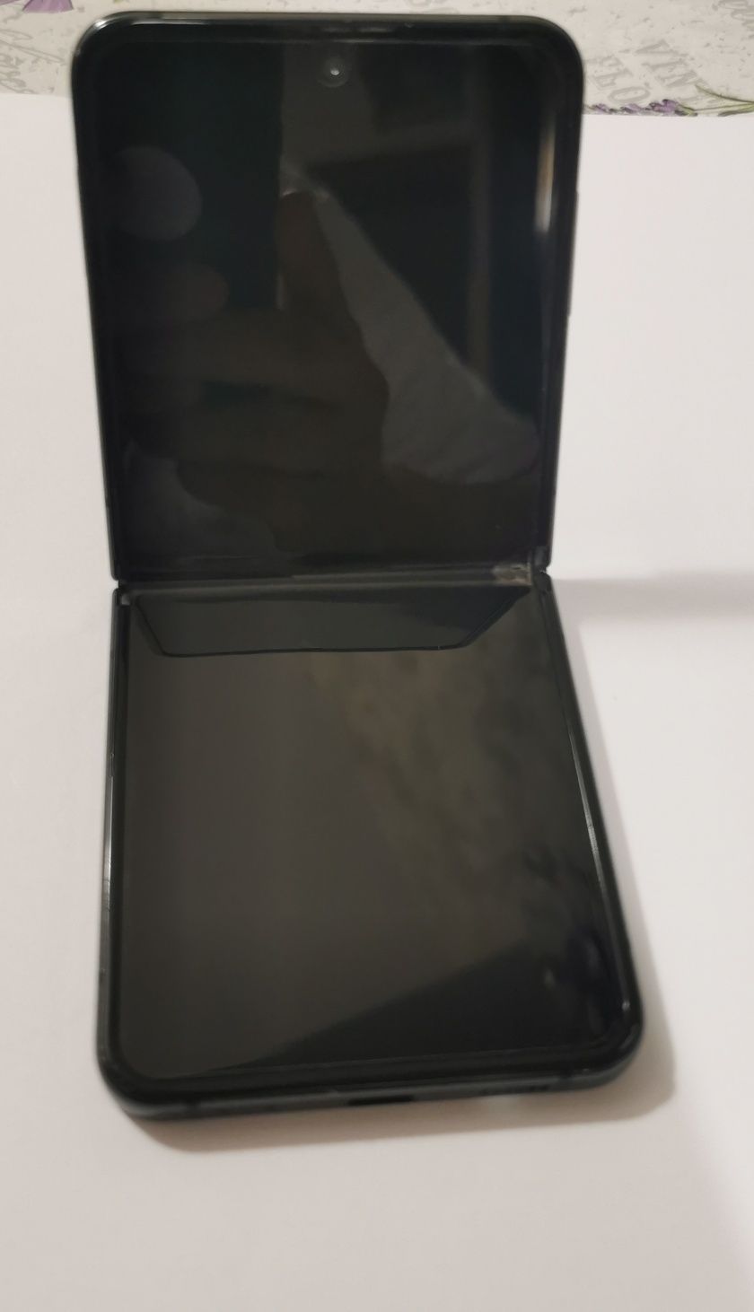 Samsung Z Flip 4 cu garanție