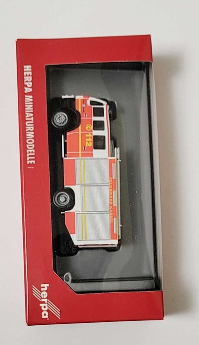 Macheta 1:87 camion pompieri Man LE2000 LF HERPA 046664, diorama H0