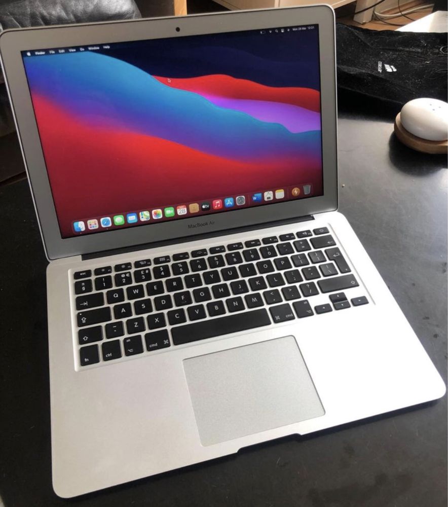 Macbook air 13” 2014 1.4 ghz i5, 8GB RAM, 128 GB SSD, Office 2019.
