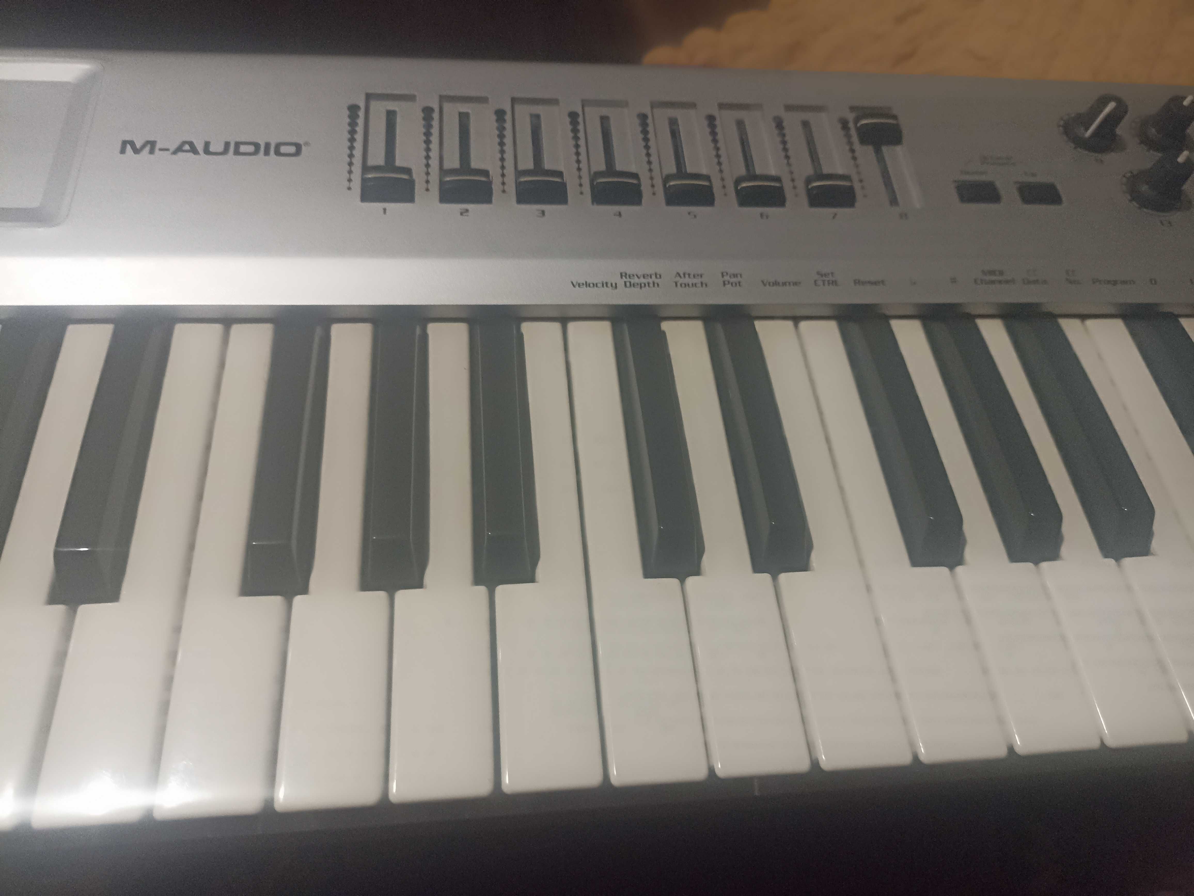 Продам midi keyboard