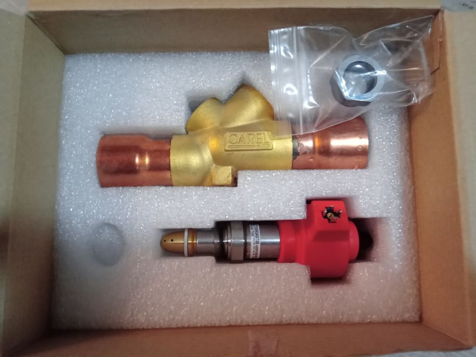 Электронный ТРВ  CAREL-2шт блоком управления.