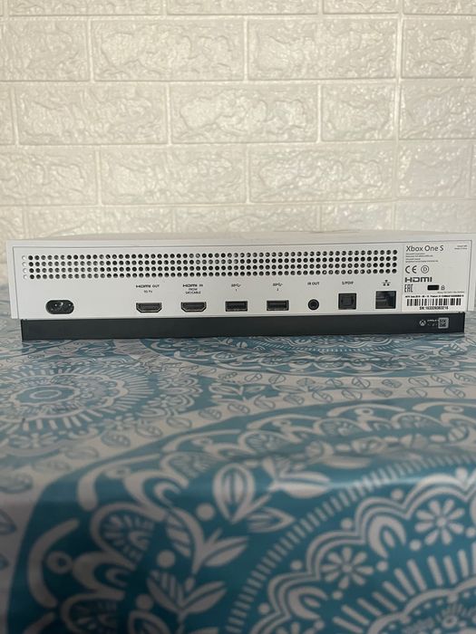 Xbox One S 1TB!!! Перфектно състояние!