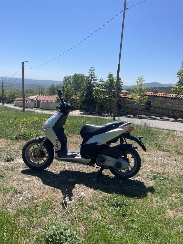 Скутер aprilia SportCity A1