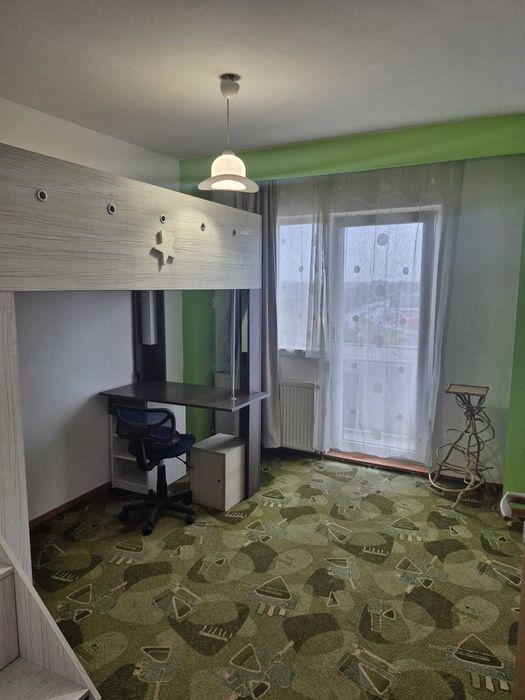 Proprietar inchiriez apartament 4 camere zona Micalaca str Voinicilor