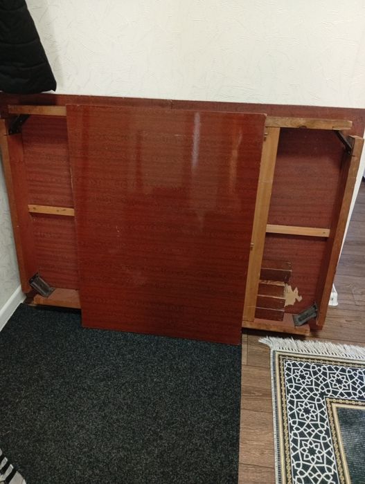 Продам стол полированный