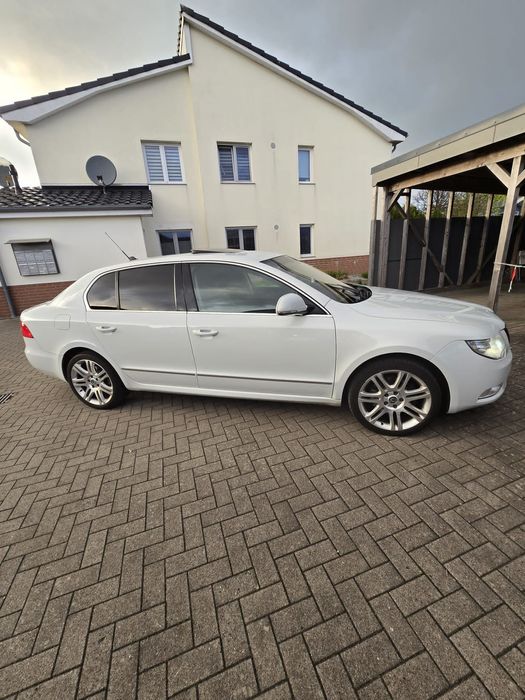 Skoda superb 2009 - confort regal , preț de muritor
