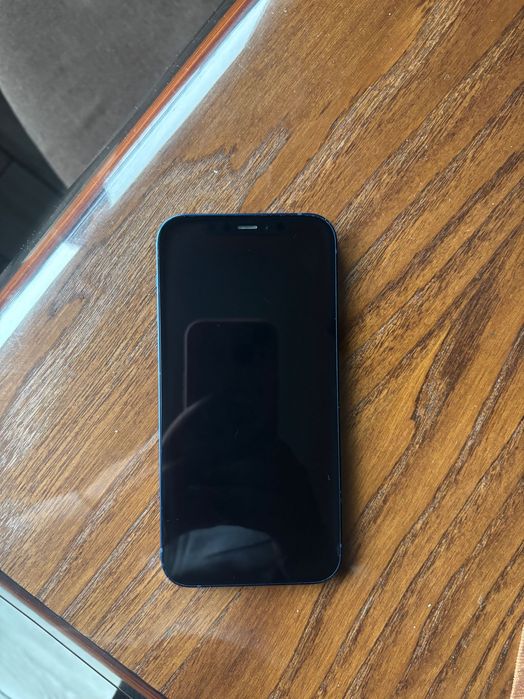 Продавам iPhone 12