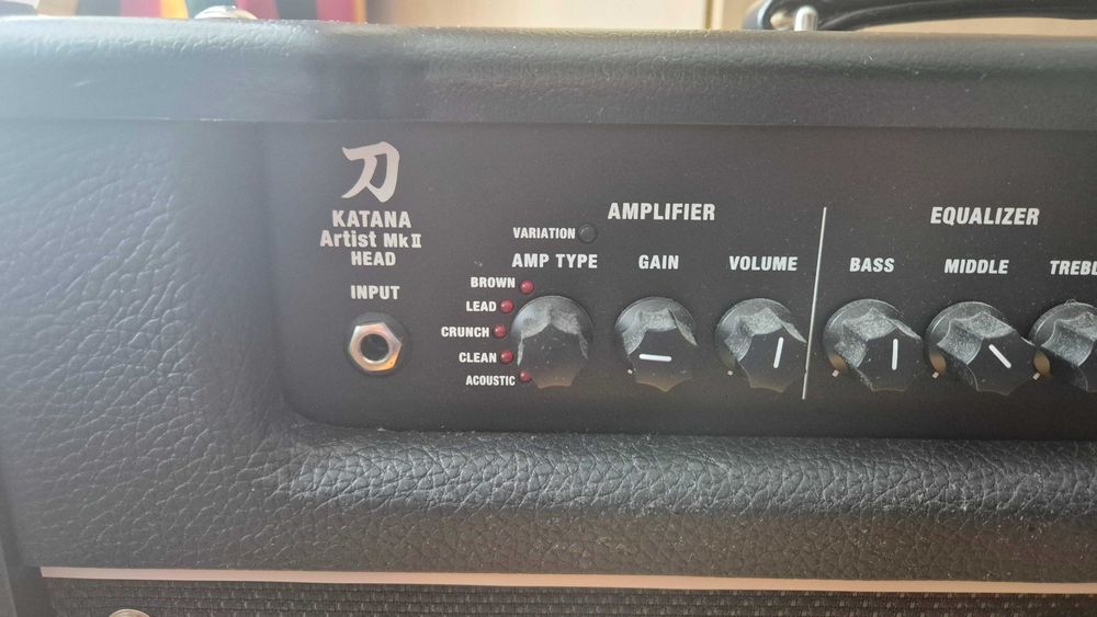 BOSS Katana Artist MKII 100W + Footswith Xsonic Airstep Kat Edition