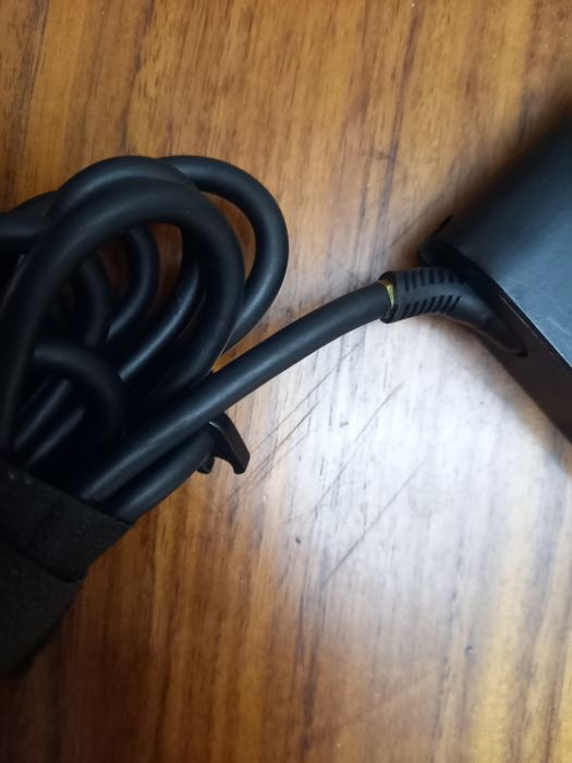 Hp charger 150W .