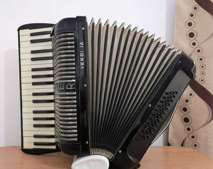 Vând Acordeon Hohner Verdi I de 48 de basi