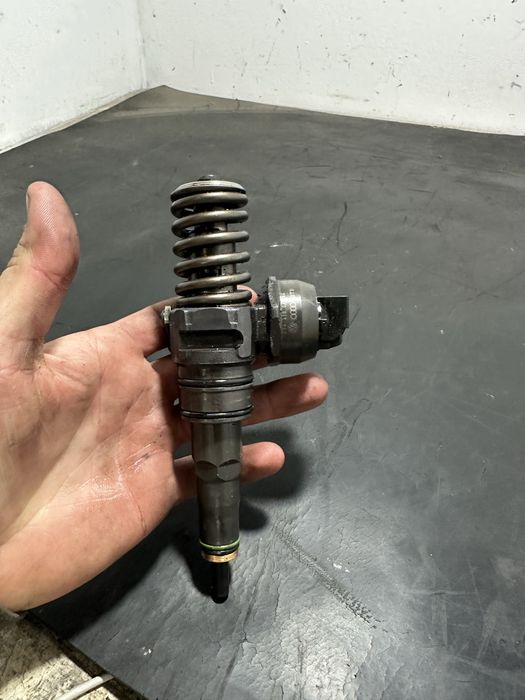 Injector injectoare Audi A3 8P 1.9 TDI BXE BLS BKC 105Cp | 038130073AG