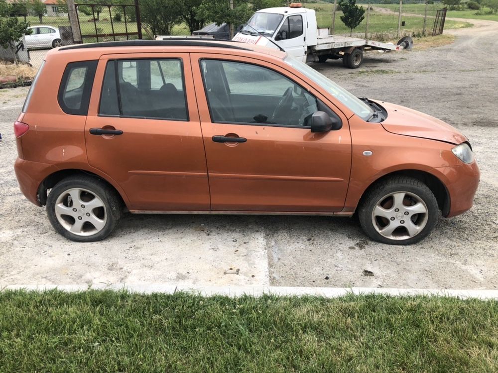 Mazda 2/Мазда 2 (1,25i) 2003г. на части