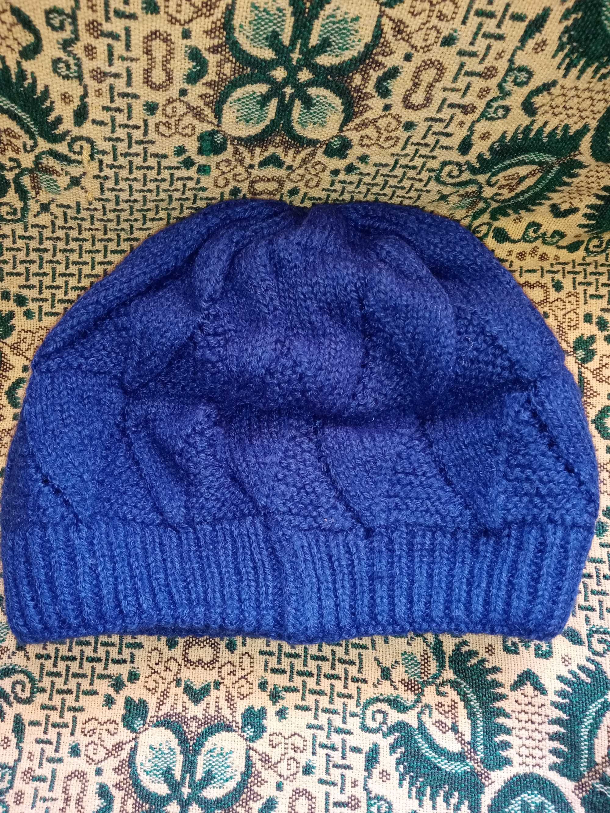 Зимни плетени шапки