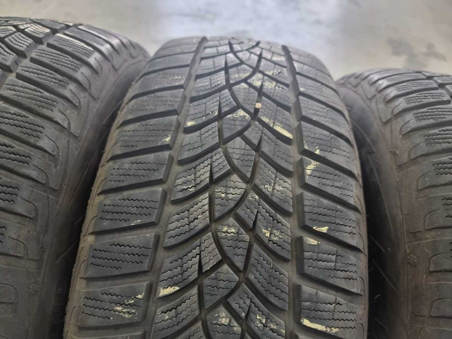 4 Anvelope de IARNA 215.60.16 'Goodyear' ; stare buna