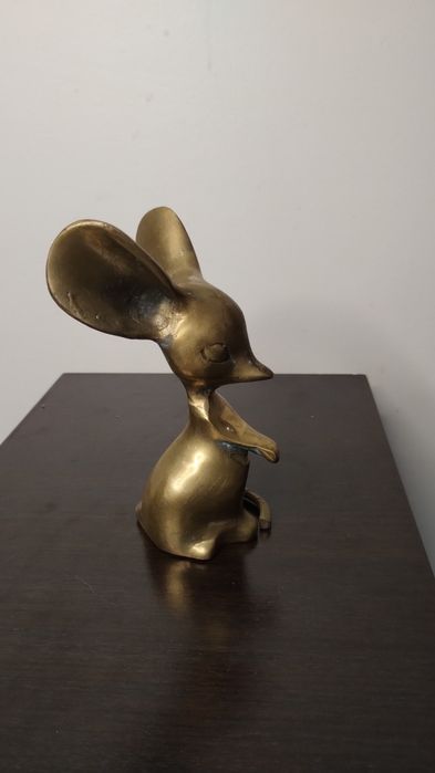 Много симпатична и нестандартна фигурка на мишле с големи уши. Бронз.