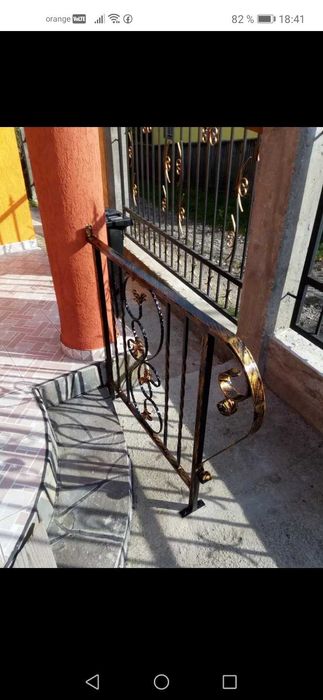 Balustrade din fier forjat și antichizat și lăcuit.