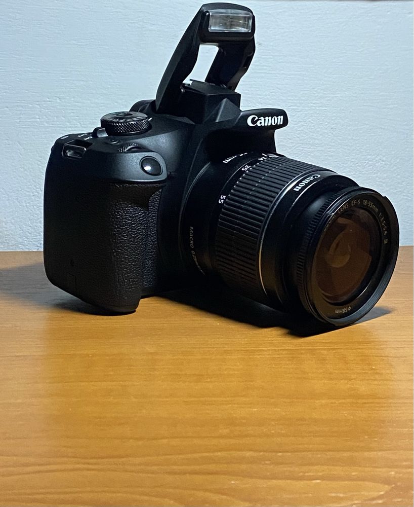 Canon 2000d + obiectiv kit 18-55mm