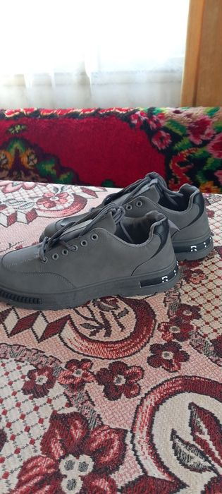 Мъжки обувки, маратонки,нови.