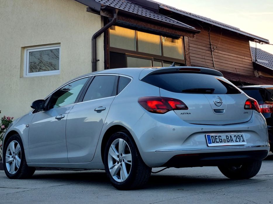 Open Astra J//Facelift//2014//Impecabil