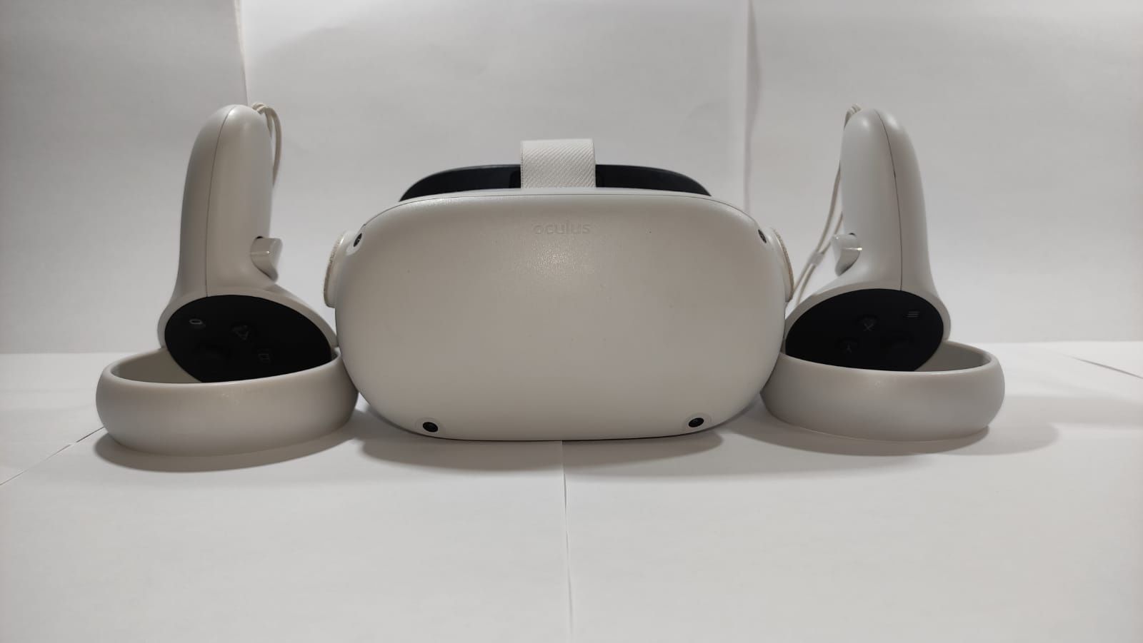 Продаются VR очки  Oculus quest 2