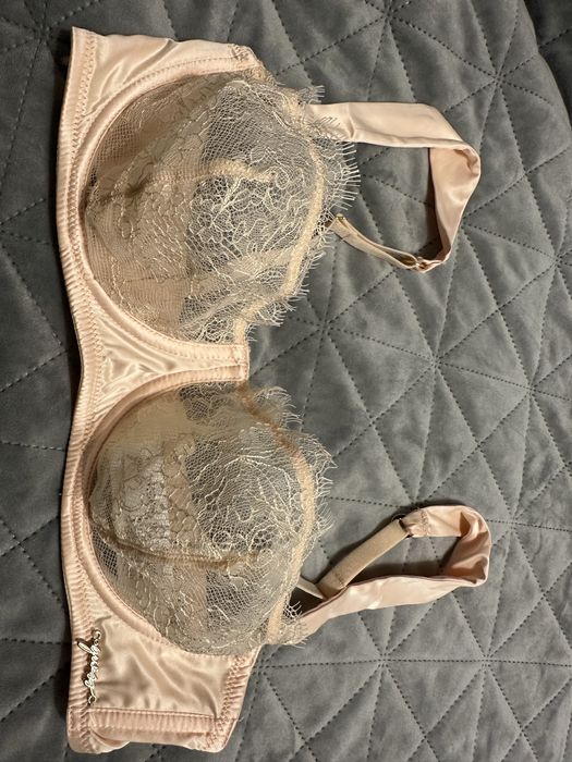 Сутиен GUESS цвят праскова