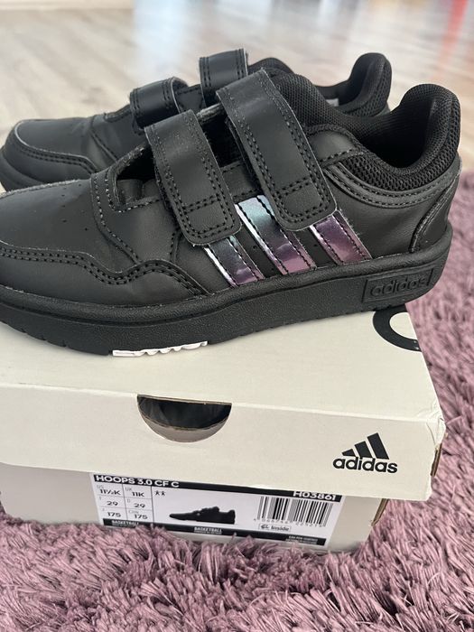 Продавам детски маратонки