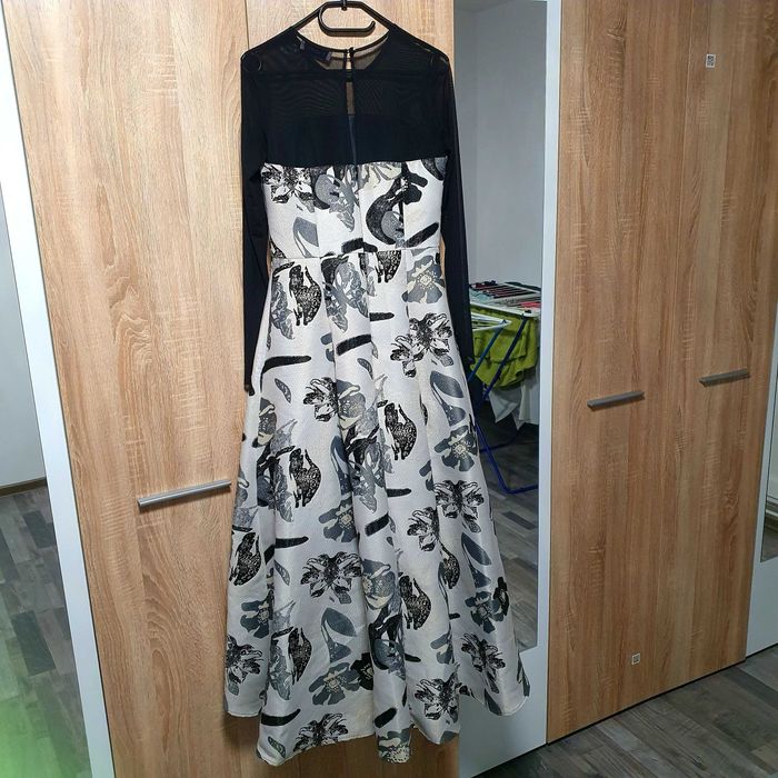 Rochie marca Heine mărimea S (36), stare impecabilă.
Preț: 250 lei