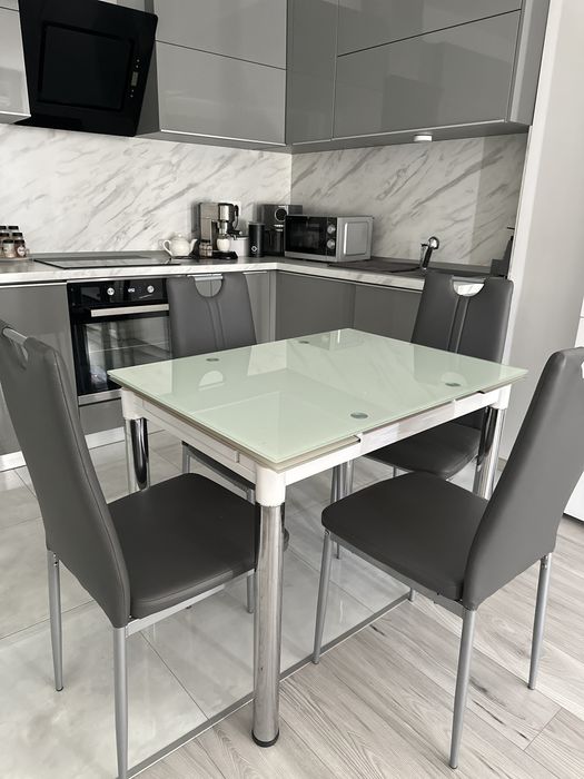 Set masă și scaune