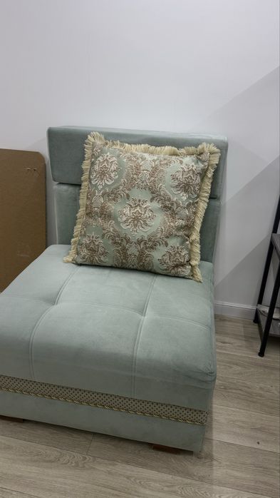 1 местный диванчик