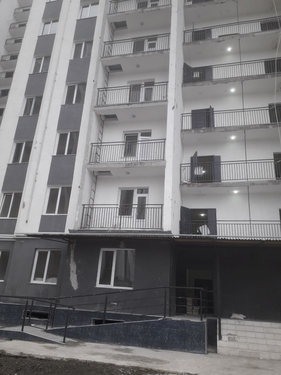 Srochno uy sotiladi,maklersiz. Qorasuv Motrid.