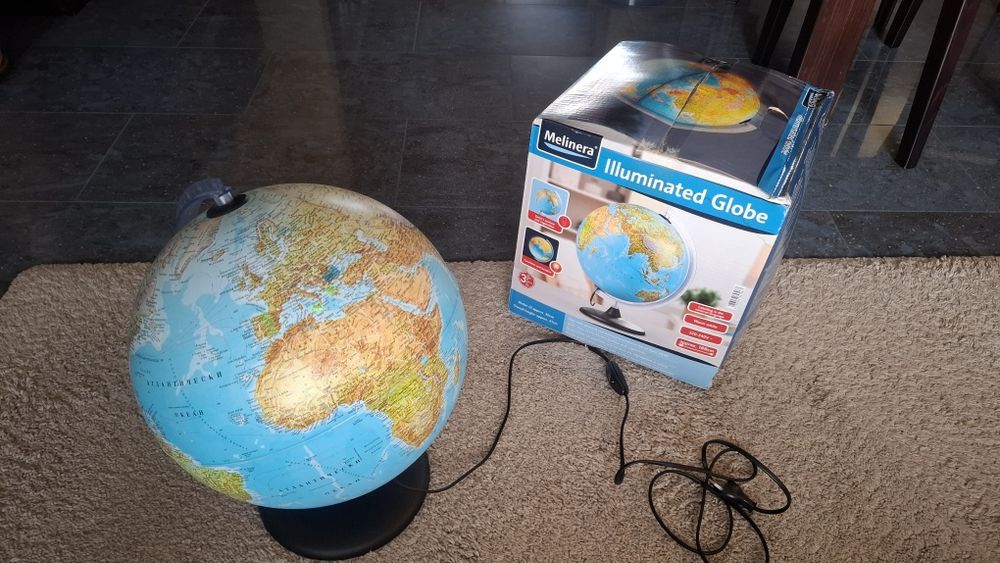Светещ глобус, статив и кожен стол с амортисьор